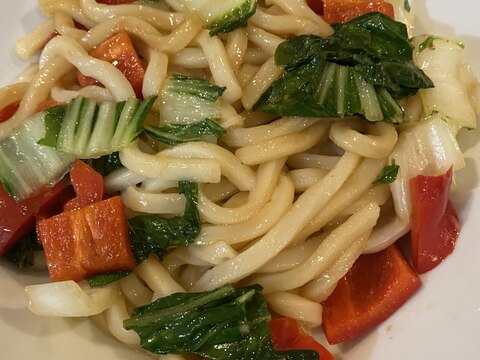 チンゲンサイとパプリカで焼きうどん